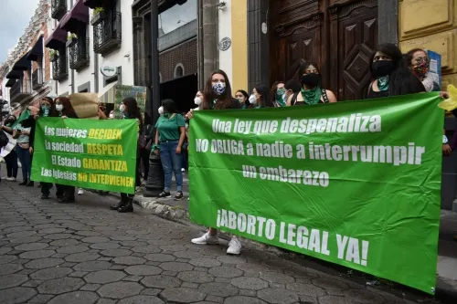 Analizarán objetivamente iniciativas para despenalizar aborto