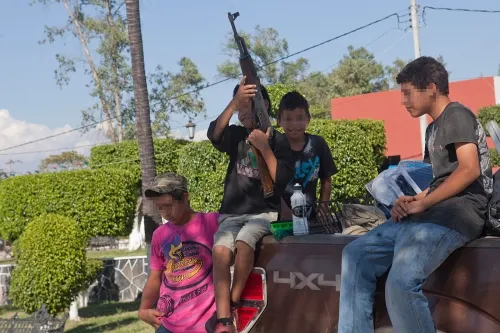 Crimen organizado recluta a sus filas a jóvenes a través de fiestas o bailes: IPJ