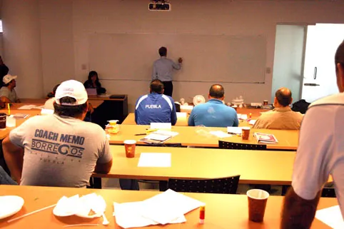 Van entrenadores del Tec de Monterrey a las aulas