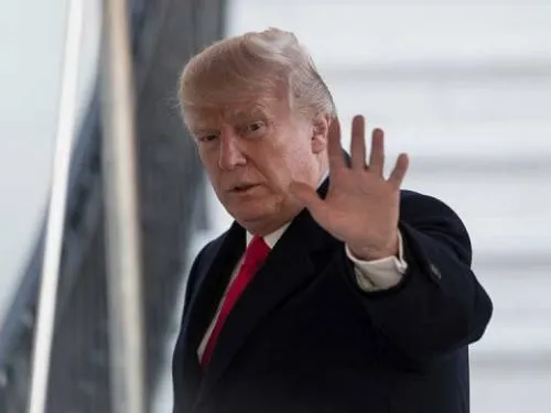 Cierre de gobierno eclipsa aniversario de Trump; culpa a demócratas