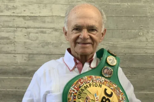 CMB le otorga reconocimiento a Alfredo Harp Helú, dueño de los Diablos Rojos del México