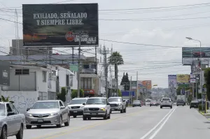Inspeccionan espectaculares en Puebla?
