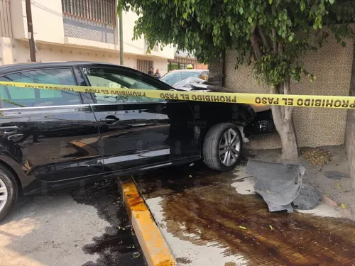 Delincuente choca auto robado, lo detienen y luego cómplice lo ayuda a escapar