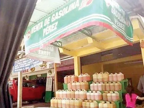 Huachicoleros “abren su propia gasolinería”; circula foto de local