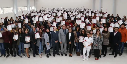 Otorga Secretaría de Educación apoyos del “Programa de becas manutención”