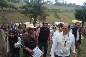 Pueblos de la Sierra Norte celebran manifiesto por la tierra, acompañados de Solalinde