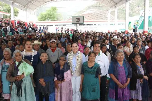 Impulsa Dinorah López de Gali el desarrollo integral de las familias de San Antonio Cañada