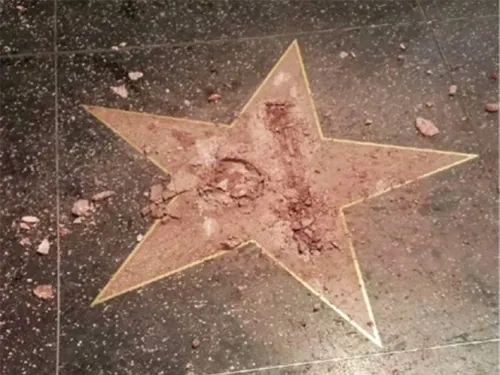 Destruye dos veces la estrella de Trump en Hollywood