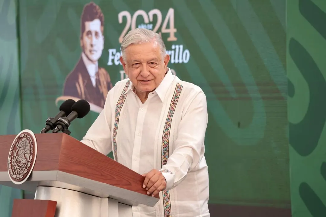 AMLO - Marea Rosa - Bandera