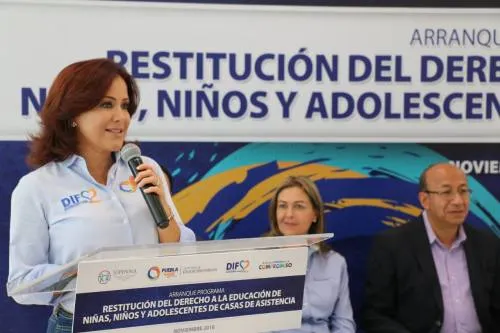 Dinorah López de Gali apoya la educación de los beneficiarios de las casas de asistencia