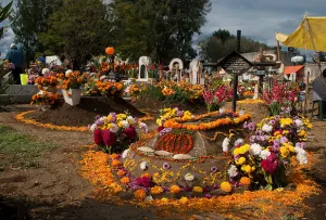 Listos los panteones para el Día de Muertos