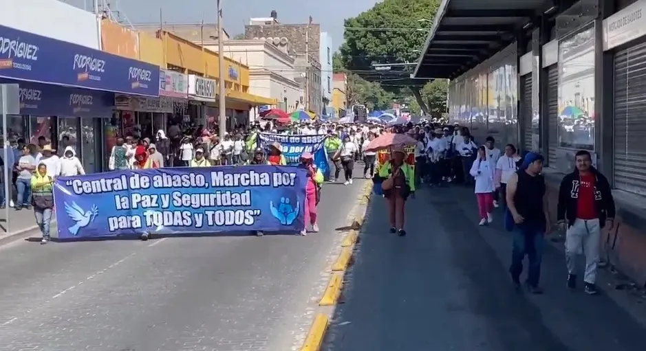 Comerciantes de la Central de Abasto marchan para exigir seguridad en la zona tras homicidios