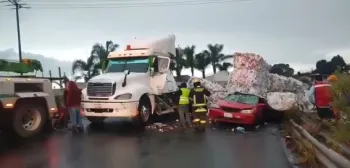 VIDEOS Choques y caos vial, provoca fuerte aguacero en Puebla