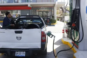 Estaciones de gasolina operan con regularidad