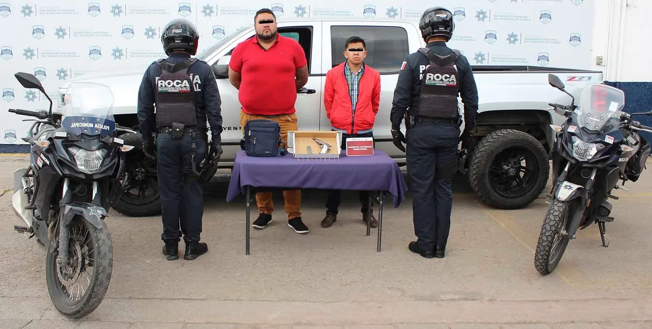 Detuvo Policía Municipal de Puebla a dos hombres por portación ilegal de arma de fuego