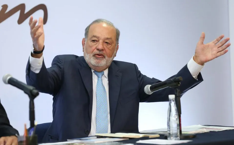 Tras contagio de covid-19, Carlos Slim deja hospital