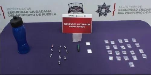Policía municipal aseguró más de 30 dosis de posible droga; un adolescente fue detenido