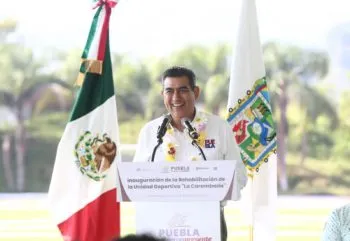 Gobernador de Puebla entrega unidades deportivas rehabilitadas en varios municipios 