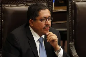 Esclarecer feminicidios, responsabilidad de FGE, no del Congreso: Castañeda