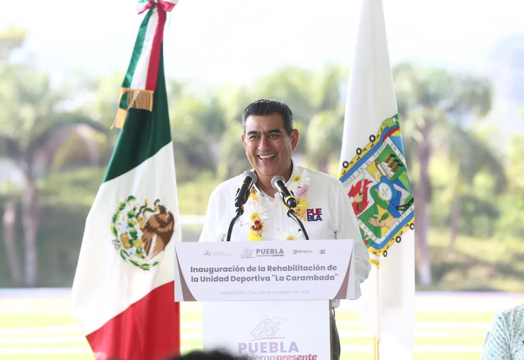 Gobernador de Puebla entrega unidades deportivas rehabilitadas en varios municipios