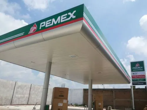 Sujetos armados roban equipo de medición de gasolinera en construcción