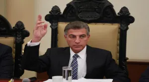 Los lambiscones y su cantaleta: “¡Siempre estaré con usted, señor candidato!”