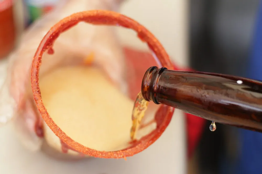 Ayuntamiento de Puebla realiza 17 decomisos de alcohol en tianguis y mercados de Puebla