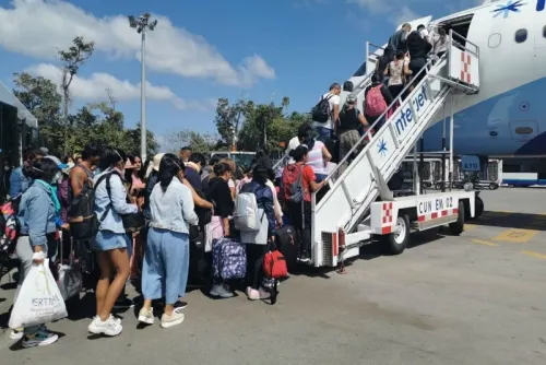 Mexicanos sufren viacrucis para regresar a territorio nacional