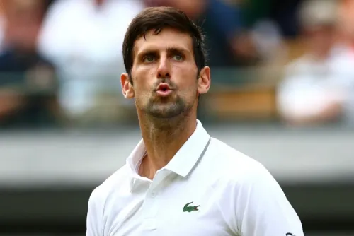 Novak Djokovic batalla para avanzar a octavos de final de Wimbledon
