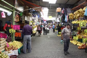 Acusan locatarios de mercados obstaculización de trámites
