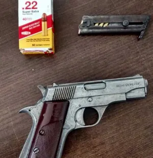 SSPE asegura a 2 sujetos armados en La Paz