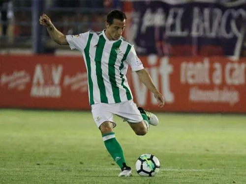 Andrés Guardado se estrena como jugador del Betis