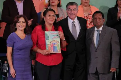 Puebla refuerza los valores en los niños con la distribución de 10 mil 500 cuentos