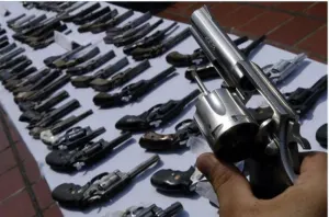 Decomisa gobierno de Bolivia armamento ilegal de EEUU