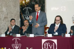 Rector BUAP, presente en informe de director FFyL