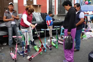 Ambulantes invaden el Centro Histórico en plena compra de Reyes