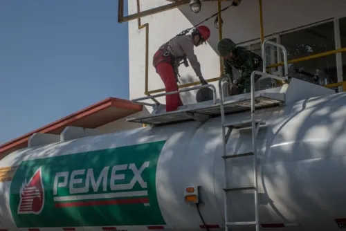 Seguir con nueva refinería bajaría calificación de México: Banco Base