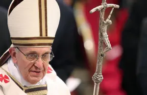 Sacerdote colombiano vende su Mercedez tras reproche papal