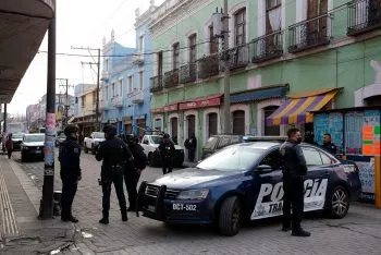 Retira Ayuntamiento de Puebla a 65 ambulantes de zona de mariscos del Centro