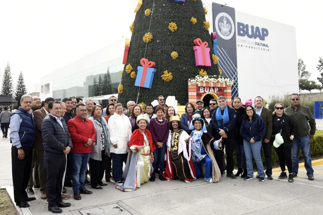 Buap Dona Un Juguete Reyes Magos