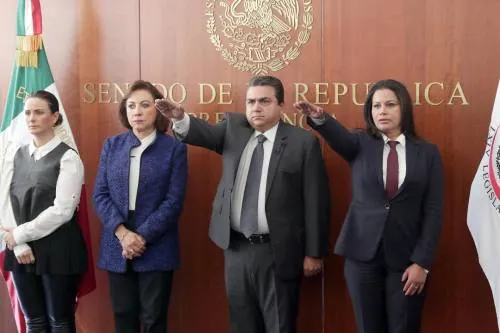 Toma protesta Roberto Moya Clemente como Senador de la República