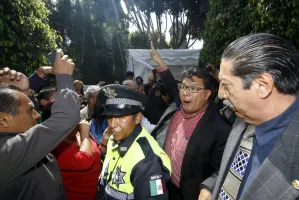 MAS impide detención de activista en zócalo