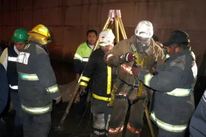 Familiares de joven que cayó en alcantarilla prevén interponer denuncia
