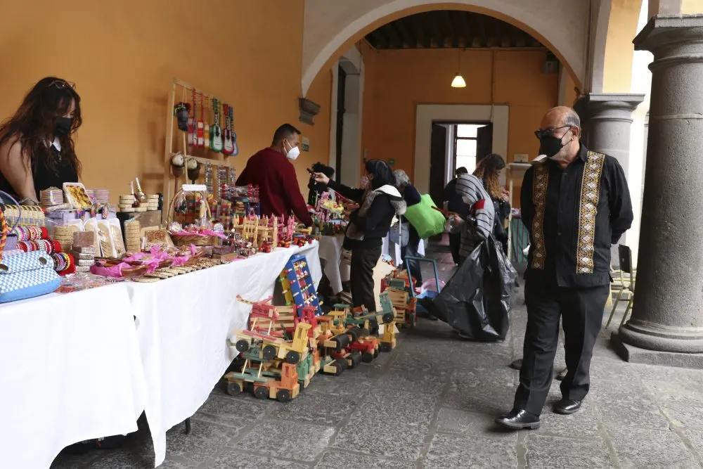 Abre Cultura expo-venta de la Primera Feria del Juguete Tradicional Poblano