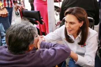 Ofrece SMDIF Puebla apoyos ortopédicos y de movilidad a personas con discapacidad