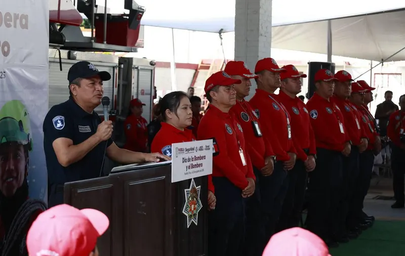Reconoce SSP a bomberas y bomberos destacados en su día
