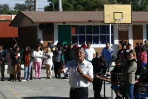 Padres de familia, molestos por supuesta reubicación de primaria