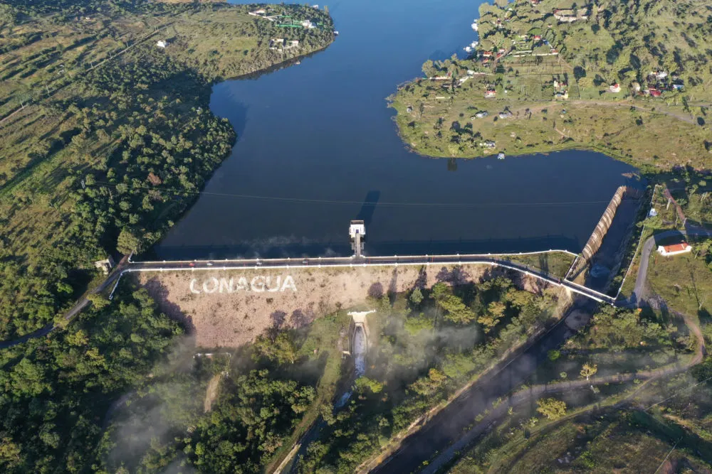 Armenta anuncia compra de dos barcos para limpiar Valsequillo y convertirlo en el “Xochimilco de Puebla”