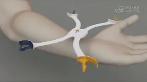 Diseñan pulsera que se convierte en dron para tomar fotografías