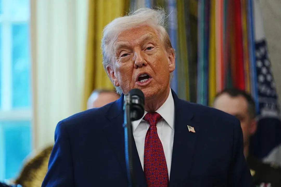 Trump anuncia que Venezuela entregará entre 30 y 50 millones de barriles de petróleo a EE. UU.
